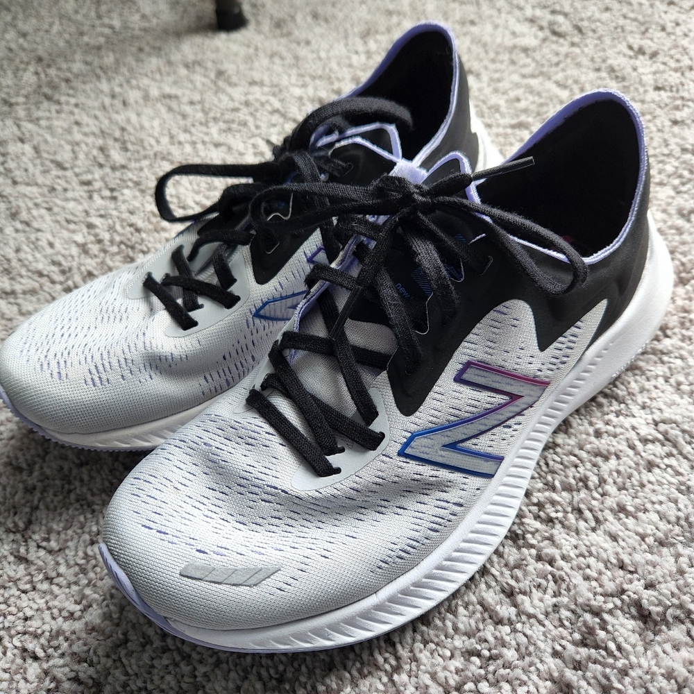 Women's New Balance Pesu Running Shoes size 8